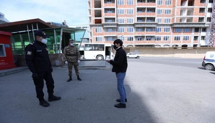 В Баку проверяют водителей и пассажиров автомобилей