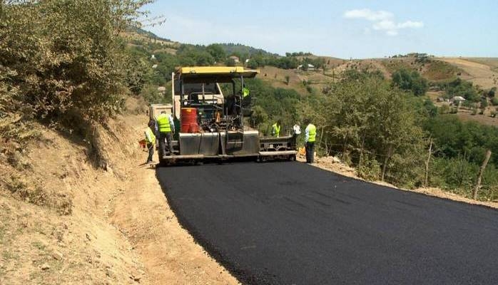 Lerikdə 28 km uzunluğa malik yolun yenidən qurulması bitmək üzrədir