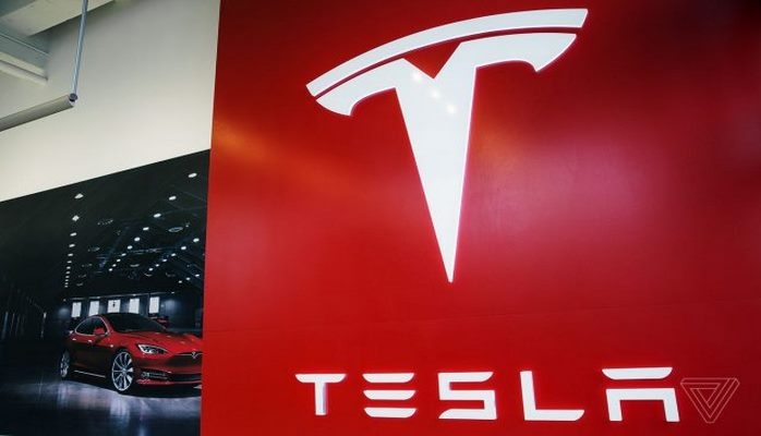 Teslanın investorları İlona Maskı məhkəməyə verib