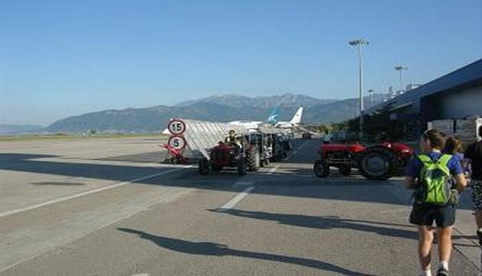 Ermənilər Azərbaycan sərhədindən 300 metr məsafədə yeni aeroport tikir