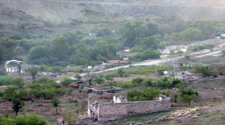 Qarabağ erməniləri dərin böhranda: Doğulanların sayı azalıb, bölgəni tərk edənlər rekord vurur