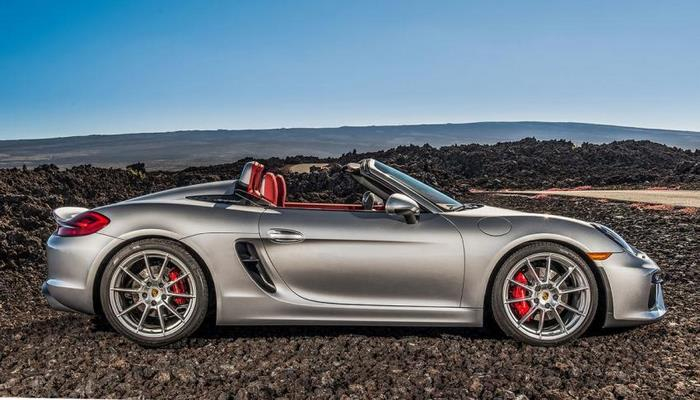 В Сети опубликовали тизер нового Porsche Boxster 718 Spyder