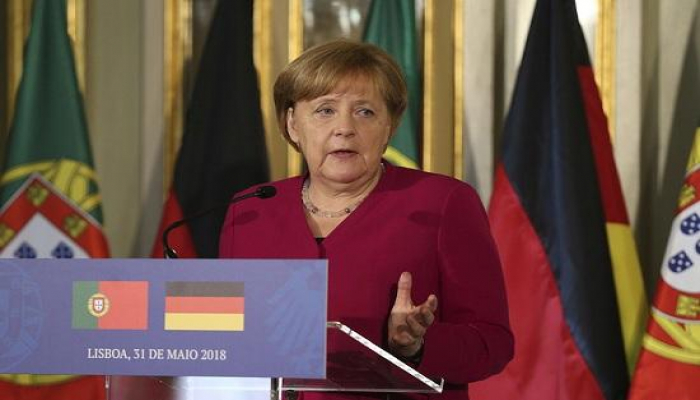 Merkel etiraf etdi: Yorulmuşam, yatmaq istəyirəm