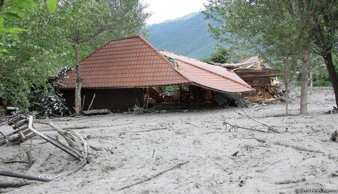 В Азербайджане из-за подъема уровня воды в реке эвакуированы 35 семей