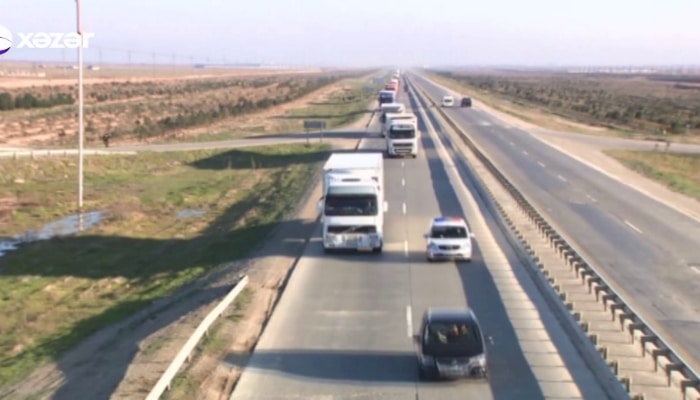 İrandan gələn maşınları polis müşayiət edir