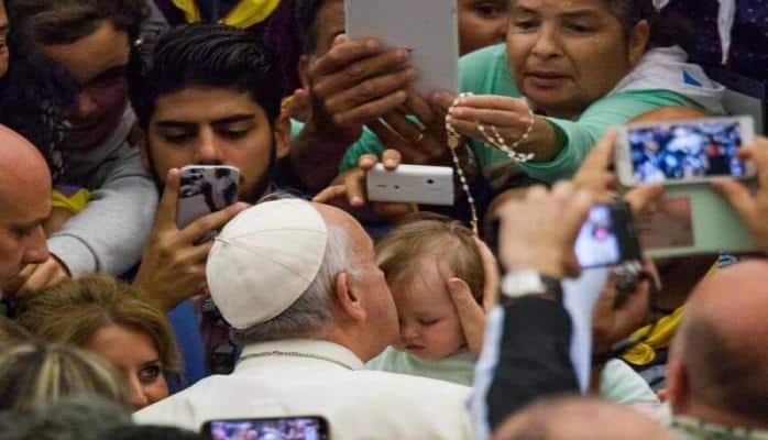 Roma Papası qaraçılardan üzr istədi