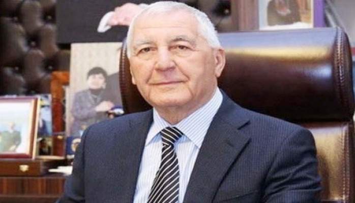 Şəmsəddin Xanbabayev sabiq nazirə abidə hazırlatdı