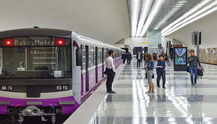 Bakı metrosunda təhlükəli anlar - İşə polis qarışdı