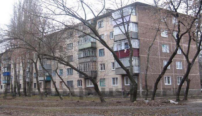 Çoxmənzilli yaşayış binalarının girişlərinin təmirinə başlanılıb