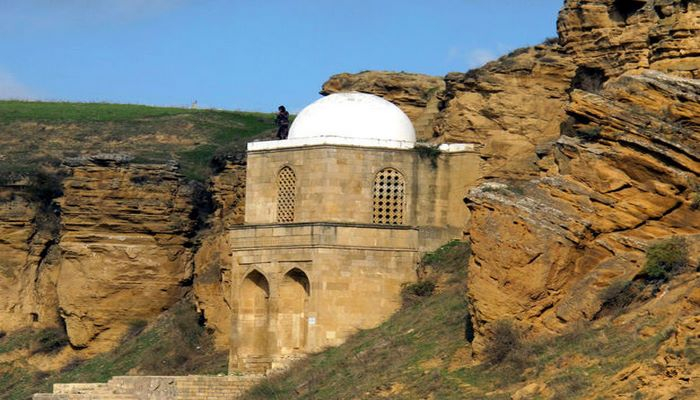 Diri baba türbəsi bərpa olunacaq: nazir əraziyə baş çəkdi