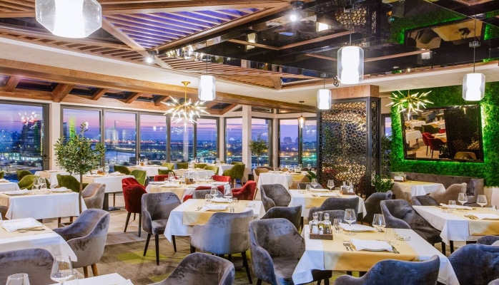 Müştəri restorana şam yeməyinə görə 200 minlik hesab ödədi