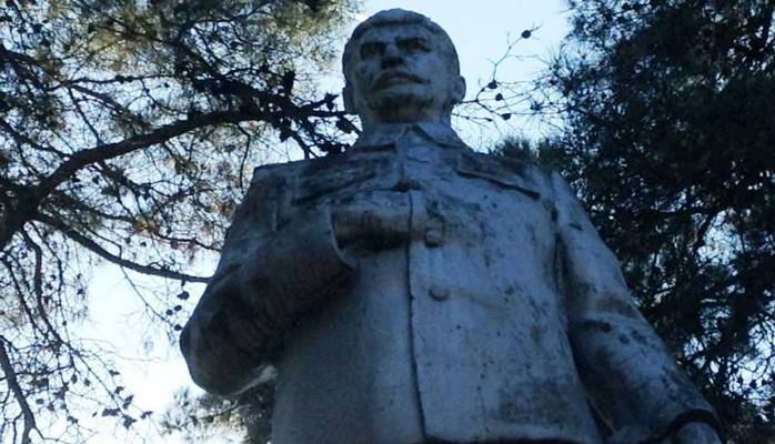 Azərbaycanın ucqar kəndində Stalinin heykəlini hələ də qoruyurlar