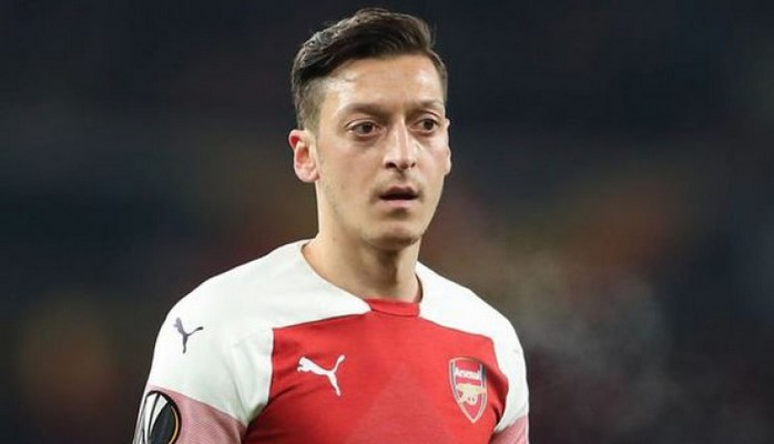 "Arsenal" Mesut Özili transferə çıxaracaq