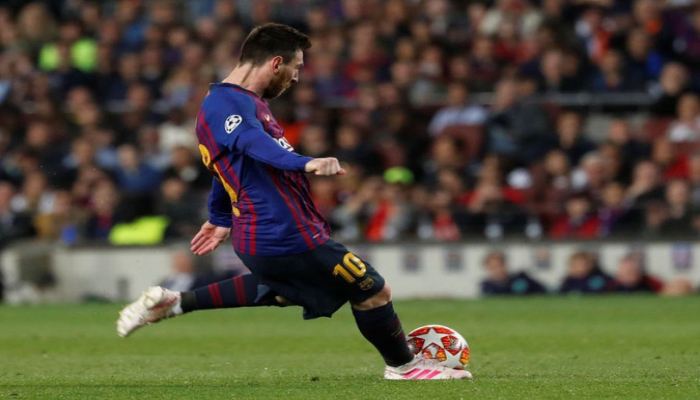 Messi cərimə zərbəsindən qol vuran zaman hakimi aldadıb