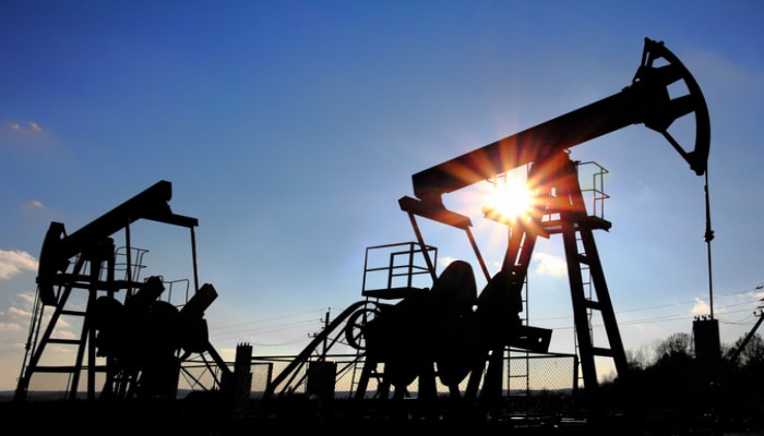 OPEC+ iclasından öncə neftin qiyməti yüksəldi