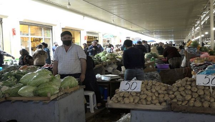 Bazarlarda müştəri də artıb, qiymət də