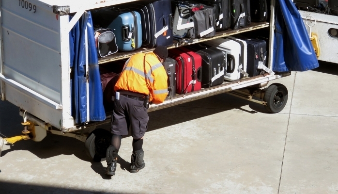 Məşhur aeroport əməkdaşı 3 ay ərzində zarafat xatirinə baqaj etiketlərini dəyişdirirmiş