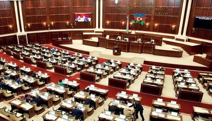 Deputatlarda tənqidetmə həvəsi hardan gəlir? - 2020-ci il seçkiləri yaxınlaşdıqca.