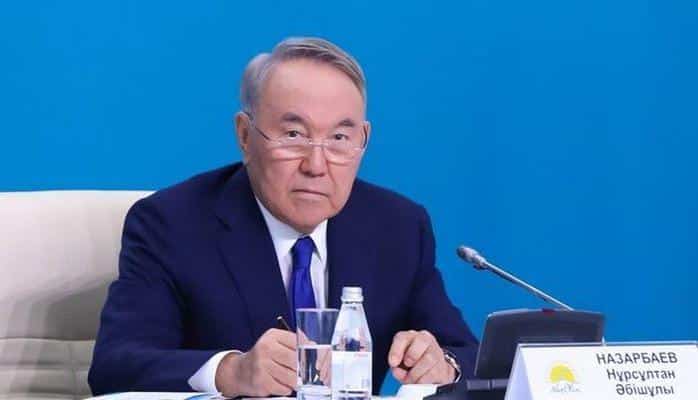 Nazarbayev bu statusundan imtina etdi