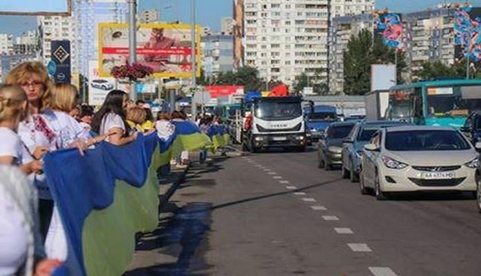 Ukraynada rekord: 2700 metr uzunluğunda bayraq