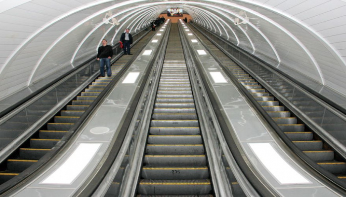 Bakı metrosunun əsas stansiyaların birində 3 ay istifadəsiz qalan eskalatorun təftişi başa çatıb