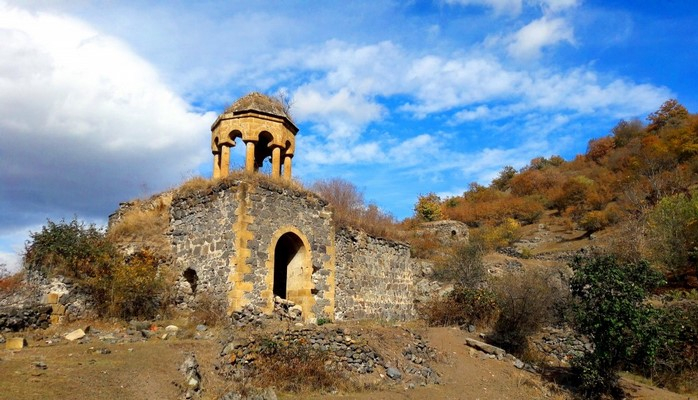 Dağlara sığınan Bayan kəndi