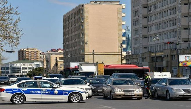 Postda polisin qanuni tələbinə məhəl qoymayan sürücülər saxlanıldı: 52 sərnişin cəzalandırıldı