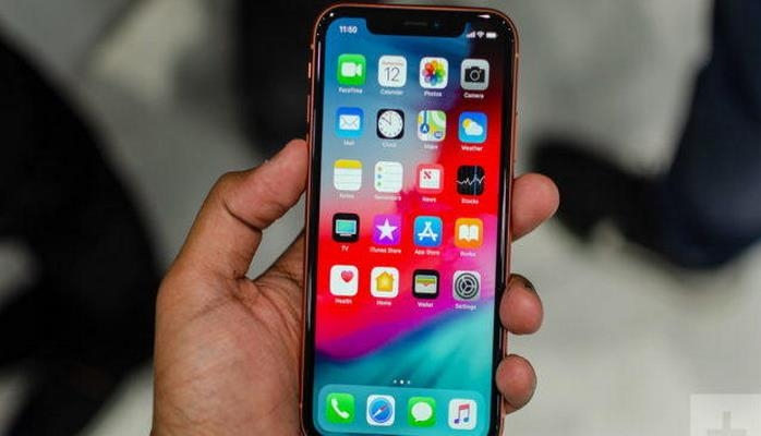 iPhone Xs сравнили с дешевой подделкой