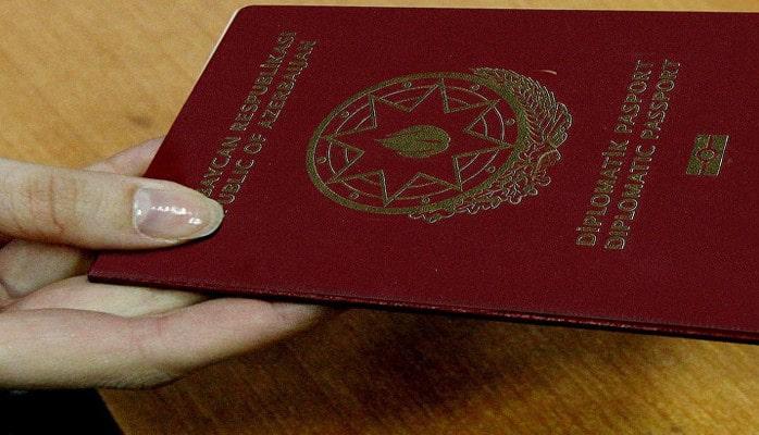 Azərbaycanı beynəlxalq təşkilatlarda təmsil edən hərbçilərə diplomatik pasport verilməsini nəzərdə tutan qanun qüvvəyə minib