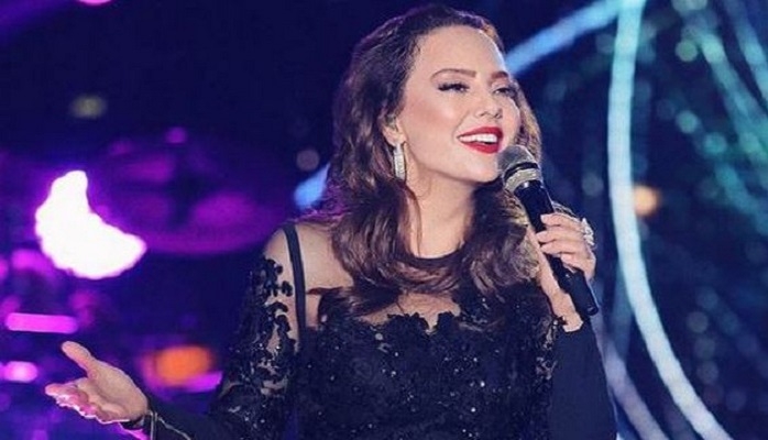 Ebru Gündəş yeni albomuna 1 milyon lirə xərclədi