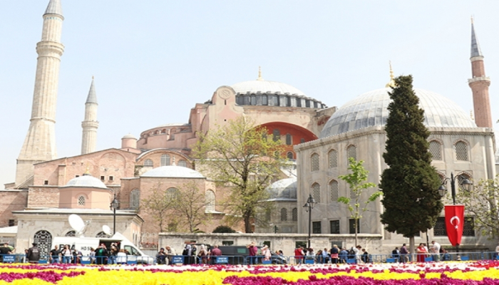 İstanbulda dünyanın ən böyük “Lalə xalçası” hazırlanıb