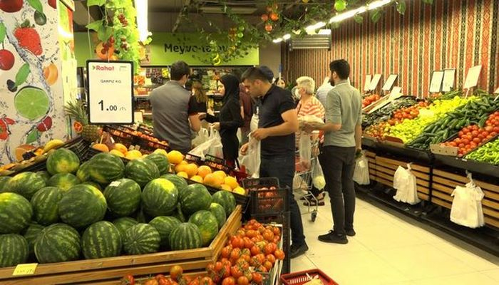 Bakıda sərt karantinlə bağlı mağazalarda izdiham yarandı