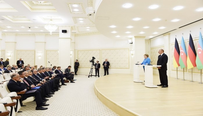 Merkel: “Qarabağ münaqişəsinin həllinə dəstək olmaq istərdik”