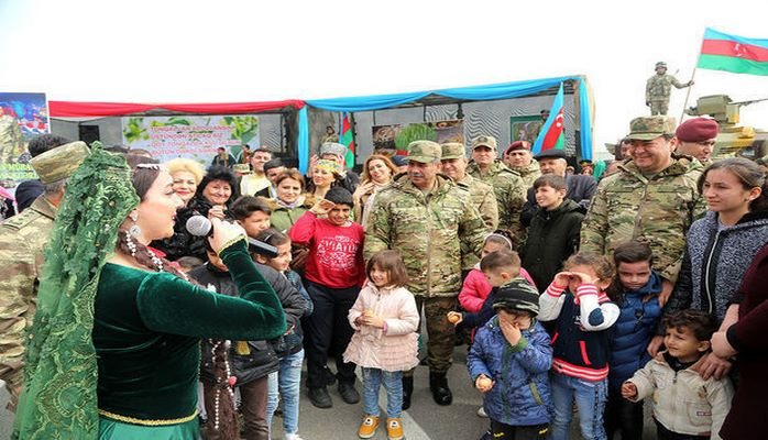 Закир Гасанов встретился с родителями солдат