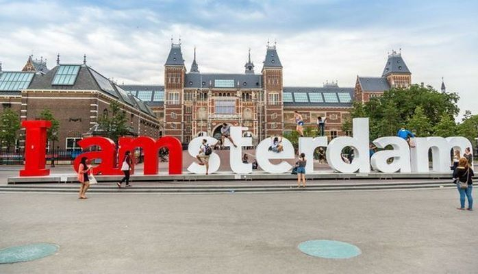 Amsterdamın ən məşhur rəmzini sökdülər