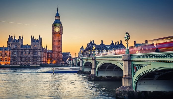 London nəqliyyatında "fast food" reklamı qadağan olunub