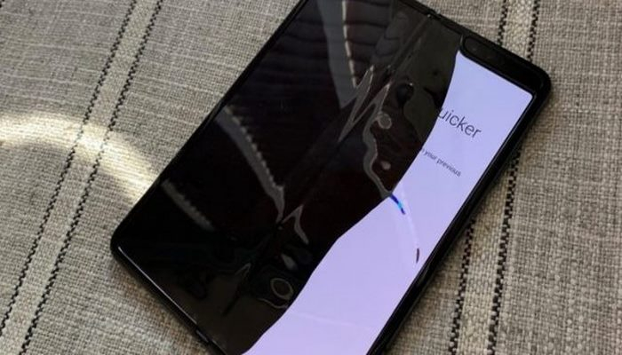 “Samsung”, ekran probleminə görə “Galaxy Fold”-un buraxılışını təxirə salır