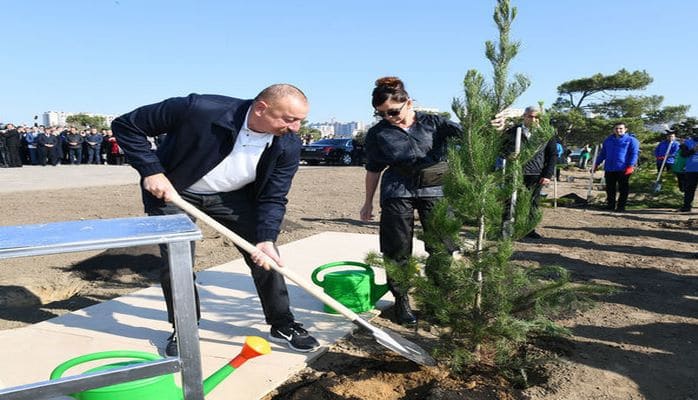 Ильхам Алиев и Мехрибан Алиева посадили деревья