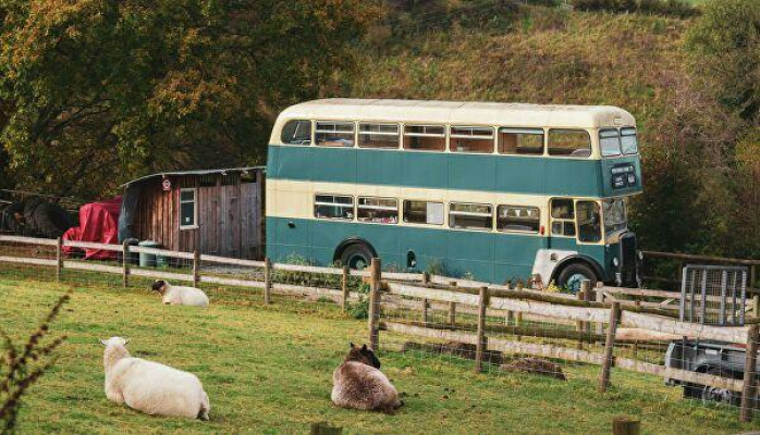 Britaniyada turistlər iki mərtəbəli avtobuslarda yaşaya bilərlər