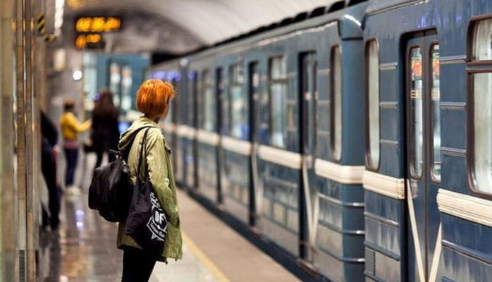 Bakıda metronun çıxışı küləyə görə bağlandı