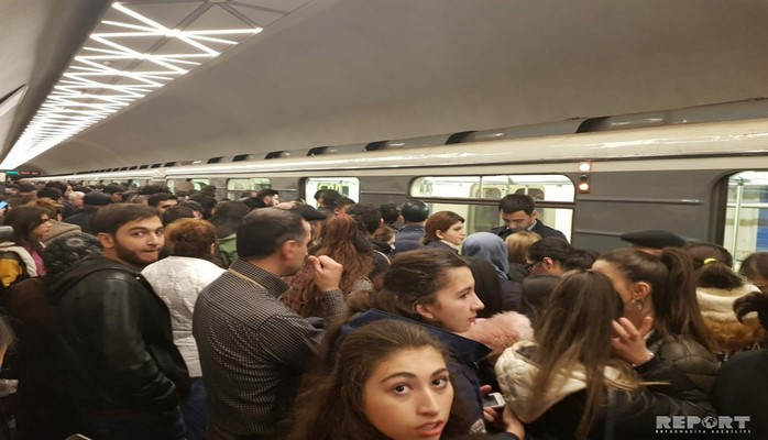 Bakı metrosunda qatarların hərəkəti ləngiyib