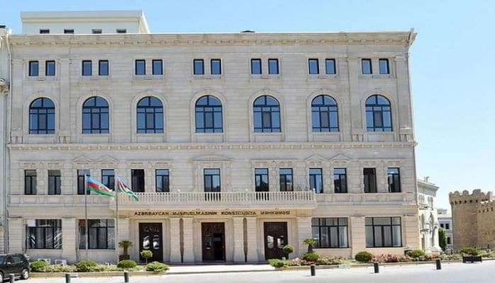 Konstitusiya Məhkəməsi başqasının yerinə imtahan vermək istəyənlərin hüquqi məsuliyyətinə aydınlıq gətirib