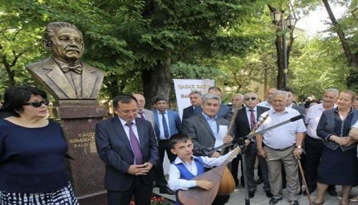 Səmədoğlunun büstü haqda “karton” yalanı