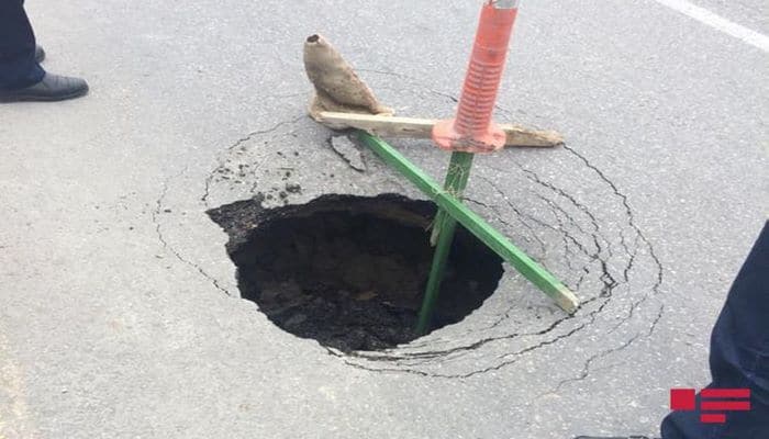 Bakıda yol çöküb