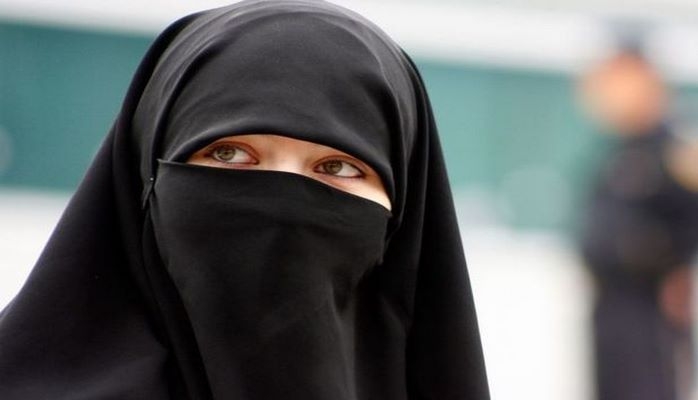 Danimarkada niqab və pərəncə qadağan edildi