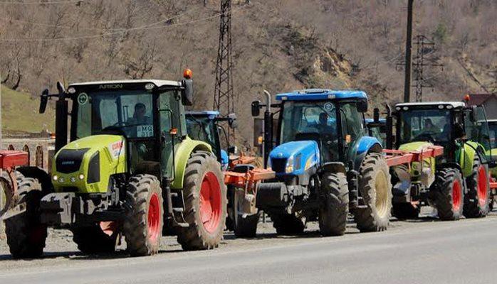 Traktorçulara yeni sürücü vəsiqələri veriləcək