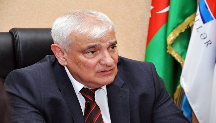 Kamal Abdulla dekana töhmət verib, digər müəllimi isə imtahandan kənarlaşdırıb