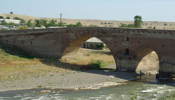 Azərbaycanda tarixi körpü bərpa olunur