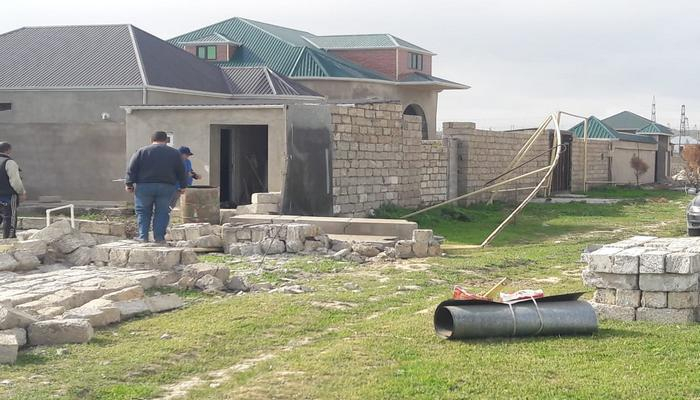 Güclü külək Ramanada daş hasarı qaz xəttinin üzərinə aşırdı