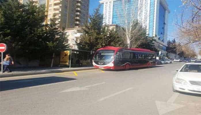 Bakıda bəzi küçələrdə avtobus dayancaqlarının yeri dəyişdirilib